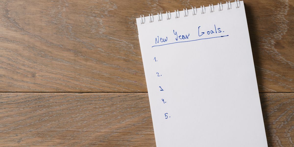 goal setting for the new year - list on a note pad